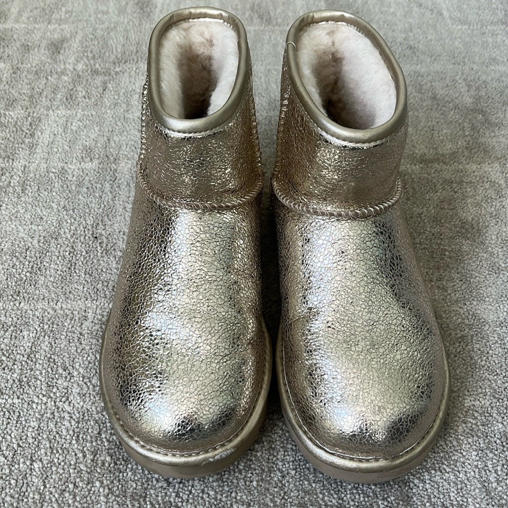 UGG Classic Mini